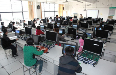 計算機實驗中心 技術(shù)開發(fā)的創(chuàng)新引擎
